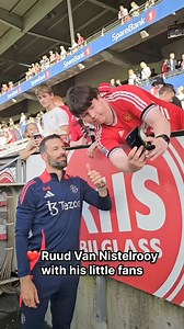 How cute is that 🥰 Team and fans connection is just amazing 🫶 | United Fans Live