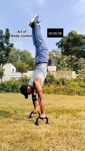 Handstand 💯// How to do handstand #shorts #youtube #calisthenics #fitness #crossfit #workout #fit