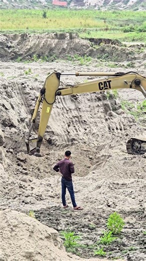Excavator Loading Sand into Dump Truck | Heavy Equipment Work