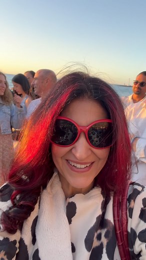 Last night’s bat mitzvah was a magical celebration on the beach, marking Tilly’s special day in a truly spiritual way. The event captured the essence of what a bat mitzvah is all about—honoring tradition while celebrating life. One unforgettable moment was the traditional dancing on chairs, where the center of attention is lovingly lifted, embodying a cherished Jewish custom. We enjoyed every detail of the evening, from the beautifully arranged seating to the joyous dancing under the stars. To t