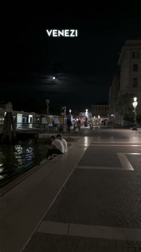 🤯 VENICE AT NIGHT IS 100x MORE PEACEFUL! WATCH THIS! 🌌🚤 #italy #italy #venice