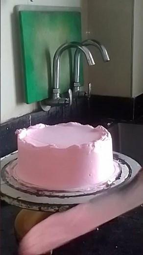 making baby shower cake 🎂🍰