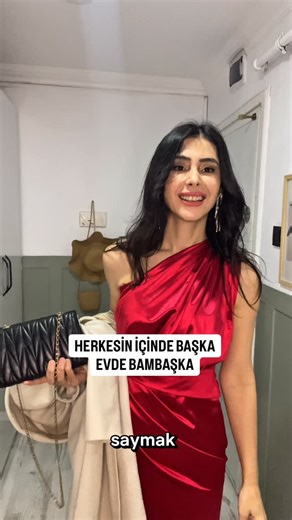Yeliz Yiğit on Instagram: "Bazen narsisizm bağırmaz. Fısıldar. Herkesin içinde başka, evde başka. . . . #Oyunculuk #narsist #iliski #narsisizm #duygusalreels"