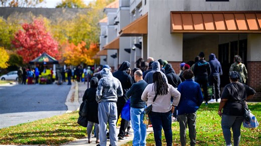 Bay Area families rely on food pantries after month without paycheck
