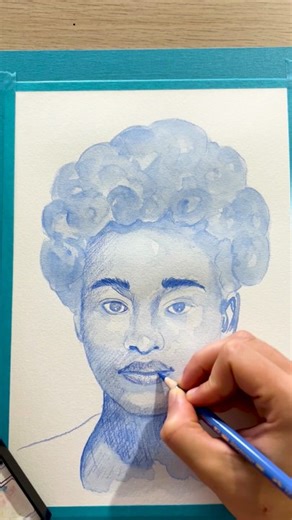Portrait d'une femme à l'aquarelle