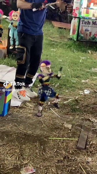 Animated Robot Toy Dances at Festive Carnival Setting