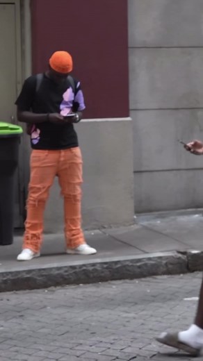 Carrying $30,000 In A BackPack In The Hood😂 YT:Famousque #fyp #viral #kaicenat #trending #prank #famousque #funny #adinrossclips #hood