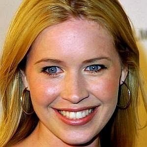 Chloe Hunter Boyfriend 2026: Dating History & Exes - CelebsCouples