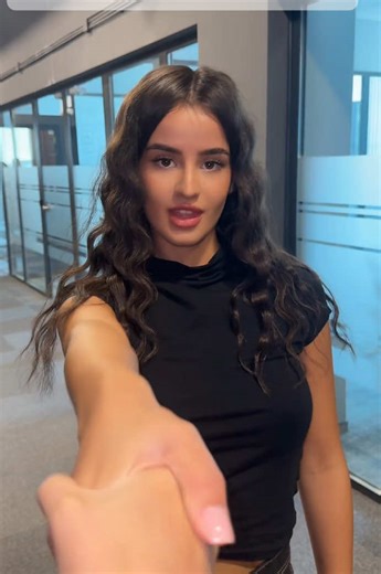 Work bestie unlocked ✅ Покани твой приятел в екипа и освен добро настроение, получи 2500 лв с бонус „Препоръчай приятел“ 🤩