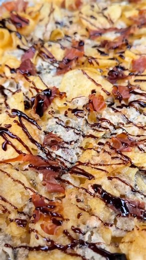 How many of these are you smashing in one sitting? 🤤 we are going to need the rest of those racks filled with more chippy boys from @bbqfriend 😂👏 𝑹𝒆𝒄𝒊𝒑𝒆: 1 bag Potato Chips 6oz Gorgonzola Crumbles 3oz Prosciutto de Parma Balsamic Glaze Smoke for 20min using @bearmountainbbq Tailgating BBQ pellets until the cheese melts #snack #appetizers #tailgate #food #bbq | Pimp My Grill