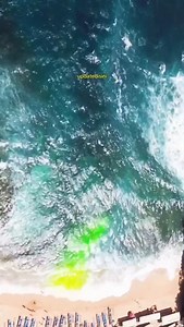 Begini rip current di Pantai Drini Rip current adalah arus balik yang terbentuk akibat arus datang tegak lurus garis pantai dan menemui garis pantai yang melengkung Rip current biasanya ditandai dengan adanya jeda diantara barisan gelombang pecah. Sumber @updatedisini #gunungkidul #ceritagunungkidul | CeritaGunungkidul