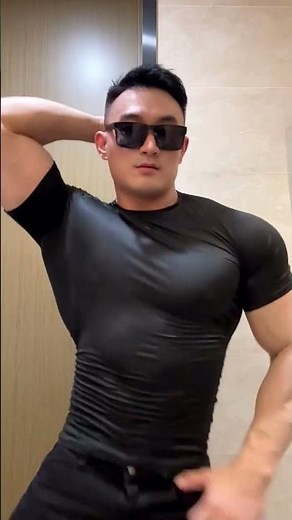 Muscle Hunk Silly Dance 健男骚舞