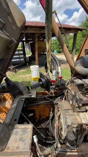 Assembly of the case 60xt rebuilt drive motor. Phone died so video was really short. Sorry #mobiletech #hydraulics #fyp #mobilegreasemonkey