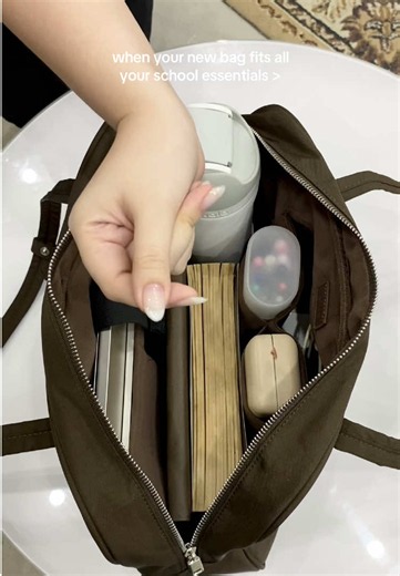 why bring multiple bags when you can just bring 1 😮‍💨 #aztrid #aztridph #schoolbag #uniessentials #BostonAir