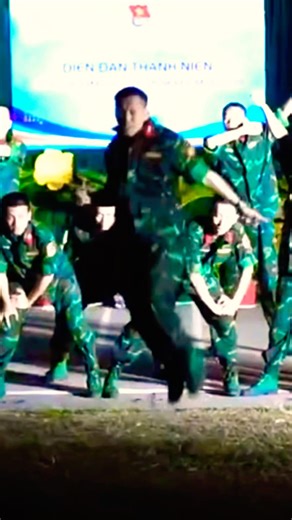 Giao lưu vui khỏe cùng các chiến sỹ ❤️🇻🇳 #binhphamtv #nhacdoremix