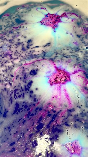 SOAPCUTE CALIFORNIA® on Instagram: "BUTTERFLY SHIMMER BATH BOMB DROP✨曆 #bath #bathbomb #bathbombdemo #bathbombdrop #bathbombs #559 #bathtime #glitter #bathbombaddict #glitter #butterfly #spring"