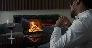 7 Long Distance Dates To Celebrate the Holiday Season