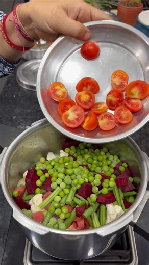 Restaurant style pav bhaji wo bhi pressure cooker me..😎😋#pavbhaji #recipe #foodvlog #shorts