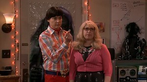 Big Bang Theory: Sheldon and Amy fancy dress as Howard and Bernadette