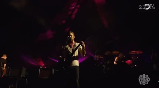 Kings of Leon cover ‘Dancing on my own’ by Robyn #music #live #kingsofleon #dancingonmyown