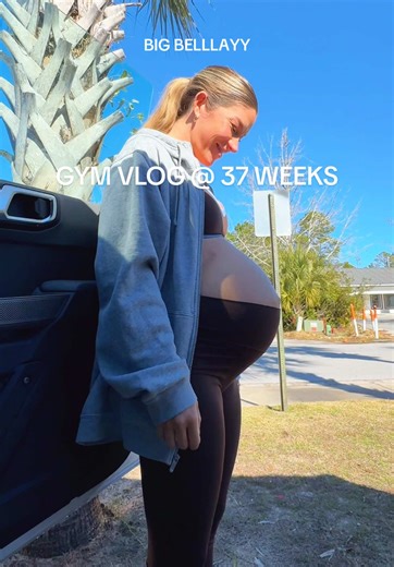 OOOF this is getting harder🥵 #37weekspregnant #pregnancyworkout @ShopFORM set (BRYNLEY15) restocked today &&& my program goes live on Feb on @FORM for you eeek