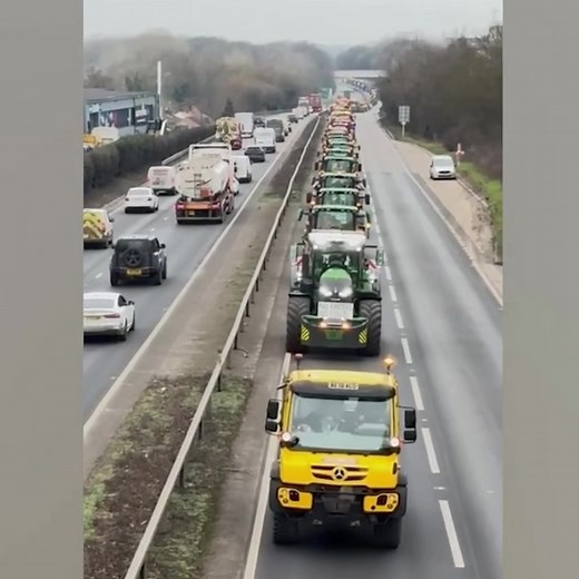 🚜 A convoy of more than 100 tractors took to the A14 in Suffolk on Monday for a go-slow protest against the government’s controversial reforms to farm inheritance tax. READ MORE: https://www.fwi.co.uk/news/farm-policy/suffolk-farmers-stage-a14-tractor-protest-over-iht-plans?fw_source=home_latestnews | Farmers Weekly