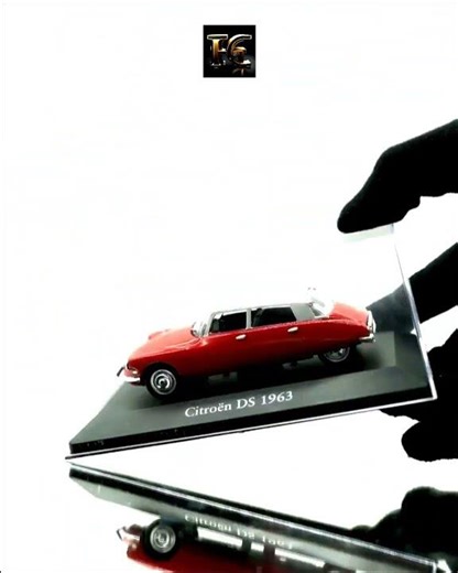 Automotive Art: 1963 Citroën DS 19 Review (1/43 Altaya) | The Original "Goddess"