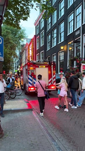 Ontdek de Wallen in Amsterdam: Een Gids voor Bezoekers