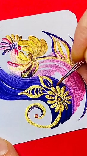 One of my freehand minis from a few years ago. I love creating designs where each element is meticulously and strategically drawn out, rearranged and judged (by me) 🤣. When I get in that mode, I can be my own harshest critic. But when I like the initial sketch, everything falls in its place in my head and imagination. I have to like it on paper before I transfer it to canvas. It may sound exhausting to you, and to be honest that’s how I sometimes feel, too 😂. It’s been my creative process for 