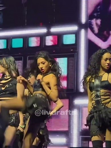 KATSEYE sing dance “ Internet Girl “ @ The Beautiful Chaos Tour Boston solo best 💖 pt. 8