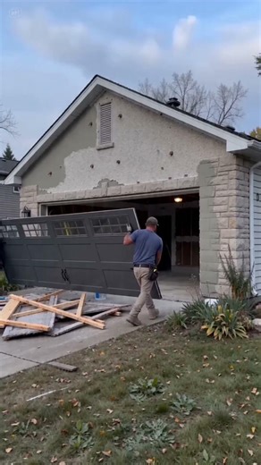 Modern Garage Door Transformation: The Ultimate Before & After Reveal! 🚪#diy #garagedoor