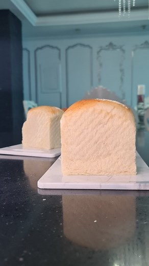 Surthany Hejeij on Instagram: "Pan de leche 🍞🍞🍞 _____________________ Super esponjoso #milkbread #pandeleche #breadrecipe #japanisebread _____________________ Receta 270ml de leche tibia 70gr azucar 12gr levadura instantanea 580gr de harina 10gr sal 50gr de huevo ( 1 mediano) 50gr mantequilla sin sal ______________________ Agrega en un bowl la leche tibia( no caliente), azucar y levadura . Deja reposar por 5 a 10 minutos hasta que se fermente. Seguido agrega la harina, sal y huevo, amasa por