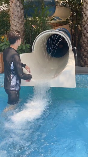 Zooming into the splash zone with peace of mind, thanks to our keeper . . #SplashAdventure #funslide #WaterparkThrills #SummerSliding #waterworld #waterpark | Genius Hub