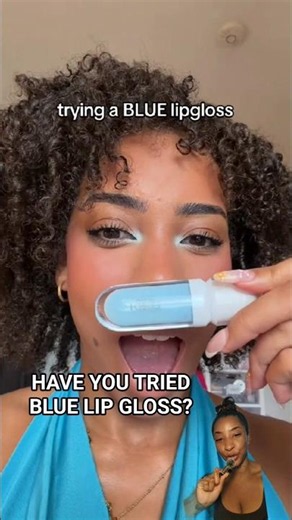 WOULD YOU TRY BLUE LIP GLOSS? #lipcombo #beautyinspiration #makeup
