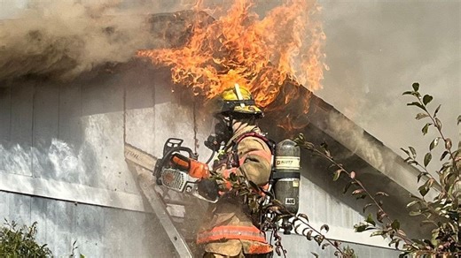 Firefighters battle 3-alarm blaze burning two Southeast Portland homes