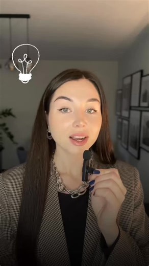 Veronika | Anglų ir ispanų kalbos mokytoja 👩🏻‍💻🇬🇧🇱🇹🇷🇺🇪🇸 on Instagram: "Jei kas būtų pasakęs apie tai anksčiau…🤔 PAPRASTOS, bet ypač naudingos ir lengvos taisyklės! 🇬🇧 Po prielinksnio anglų kalboje visada eina veiksmažodis su „-ing“ galūne. 👉 Thanks for helping me. (Ne „for help me“, o „for helping me“.) Jei sakinyje jau yra „did“, „does“ ar „do“ – veiksmažodis būna pirmos formos (be „-ed“) 👉 Did you go? (ne „Did you went?“) Pagalbinis veiksmažodis jau rodo laiką. „To“ ne visada y