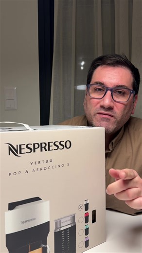 Μηχανή του καφέ Nespresso πήραμε δώρο στην αδερφή της Ειρήνης για την γιορτή της. Επιλέξαμε το μοντέλο Vertuo Pop σε μπεζ / μαύρη απόχρωση. Και στο πακέτο που διαλέξαμε είχε μέσα και το Aeroccino για ζεστό και κρύο αφρόγαλο.