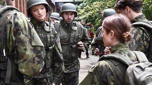 VIDEO: Herci z 1. mise si sáhli na dno: Tak vypadaly první natáčecí dny – eXtra.cz