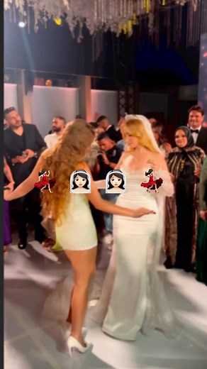 W∞ on Instagram‎: "💃🏻👰🏻‍♀️ #aghani_arabiaa #iraq #lebanon #iraqi #style #lebanonmusic #arabicmusic #music #lovemusic #love #lifestyle #arabicsong #anghami #amman #bahrain #saudi_arabia #kuwait #syria #morocco #essencity #deutschland #germany #اغاني #رقص #حب #مصري #جمال #عروسة"‎