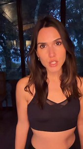 Programme de ma soirée : 🍾✨🍬🍫🍹💃🏻 Et vous ? Vous avez prévu de faire des bêtises ce soir ? 🤐 Bonne année les instamis ! | Joyce Jonathan