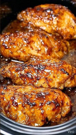 Slow Cooker Honey Garlic Chicken Breasts. #comfortfood #familydinner #braisedbeef #cozymeals