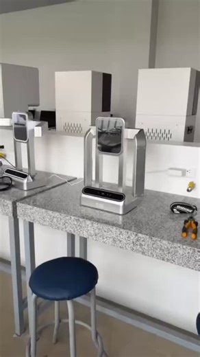 Carrera de Odontología-UNACH. on Instagram: "🦷🚀 La odontología del futuro ya es una realidad en la UNACH. 🦷 La Universidad Nacional de Chimborazo fortalece su nuevo campus de Odontología con la instalación de escáner intraoral 🖥️, fresadoras ⚙️ e impresoras 3D 🖨️, integrando el flujo digital odontológico actual. Tecnología de vanguardia 🔬 para una clínica moderna 🏥, que impulsa la formación académica 🎓 y la atención odontológica de calidad ✨. #UNACH 🏛️ #OdontologíaDigital 🦷 #Innovación