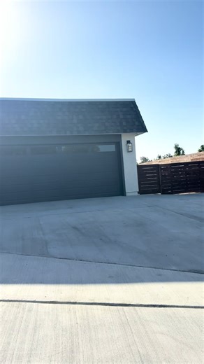 This one checks all the boxes — Thoughtful layout, modern upgrades, and that easy SoCal living we all want 😏 ✨DM or Text 951-719-6607 for price/details✨ 📍 4 bd•2 ba•1,919 sq ft Marketed by: Ellyssa Saldevar | Obsidian Group DRE 02235361 Listed by: Lawrence Oliveri DRE 02251531 #realestate #luxury #luxuryrealestate #homeownership #southerncaliforniarealestate