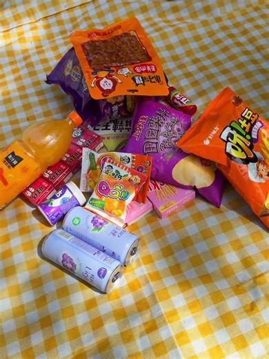 Unwind with Friends: Perfect Picnic for Clear Days