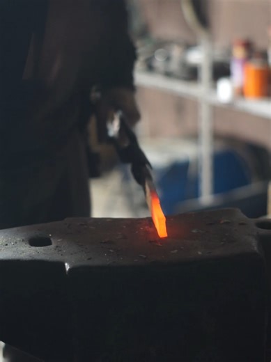 custom Longsword: pt.2 #sword #swordsmith #forge #blacksmith | 400 year old sword