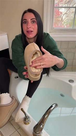 the BEST outdoor slippers 🤎🤍 US #outdoorslippers #miniboots #winterstyle #wintershoes