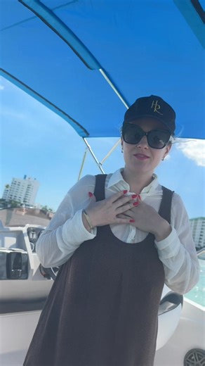 When looking for a husband in Miami beach - make sure you always classy 🖤 #annamarisax #miamibeach #miamiyacht #miamilife