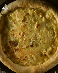 Cauliflower cheese on a PIZZA....yes you read that correctly, happy Friday 😉 jamieol.com/CauliCheesePizza | Jamie Oliver