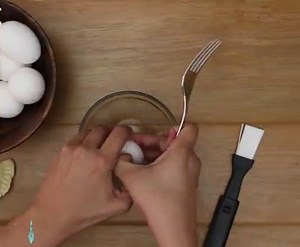 720K views · 1.7K reactions | his Filipino chicken empanada is packed with flavorful filling of shredded chicken, potatoes, carrots, peas and raisins. Enclosed in a mildly sweet flaky pastry that is baked to golden crispy perfection. Full recipe at : https://www.foxyfolksy.com/chicken-empanada/ | Foxy Folksy - Modern Filipino Kitchen | Facebook