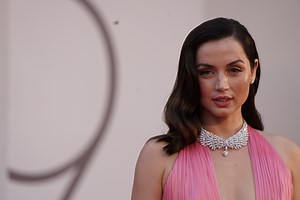 Ana De Armas irresistibile nel photoshoot di GQ